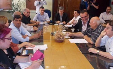 Paritarias: El gobierno mantuvo la propuesta de 6 mil pesos y modificó su pago