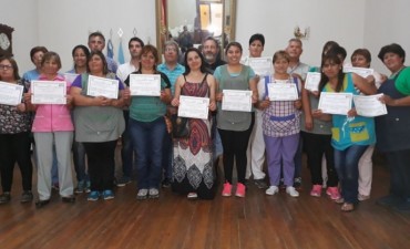 Manipuladores de Alimentos recibieron Certificados