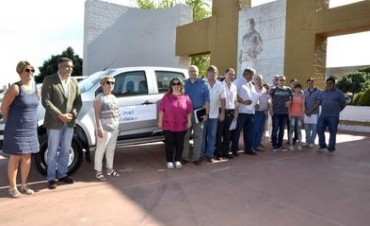 La EPA de Victorica y la EPET Telén recibieron camioneta 0km