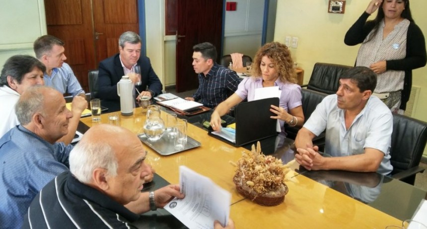 El Gobierno mejoró oferta y dará un bono de 10 mil pesos a los estatales