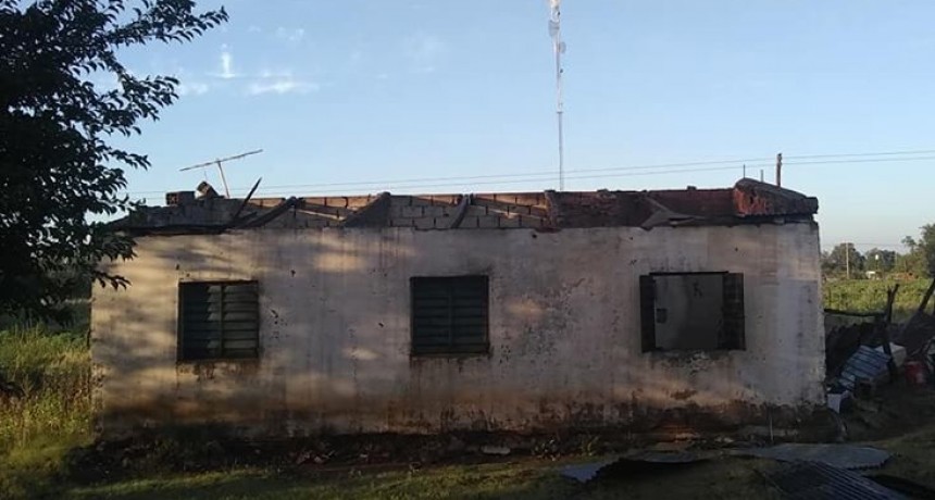 12 familias  sufrieron la rotura y voladuras de techos 