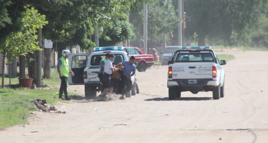 SE DIO A LA FUGA, FUE DETENIDO Y LESIONO A UN POLICIA