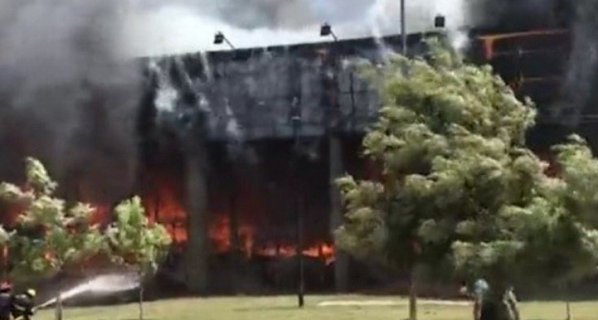 Se incendió en el mayorista Diarco de Pehuajó (video)