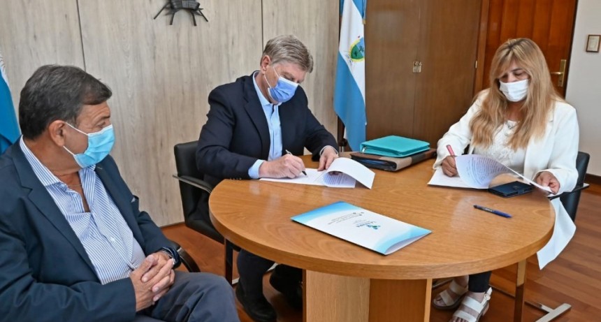 LUAN TORO: FIRMA CONVENIO PARA LA CONSTRUCCIÓN DEL PASEO COMERCIAL