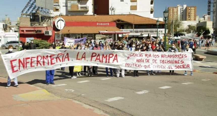 Los enfermeros rechazan la oferta del Gobierno y piden un bono de $30.000