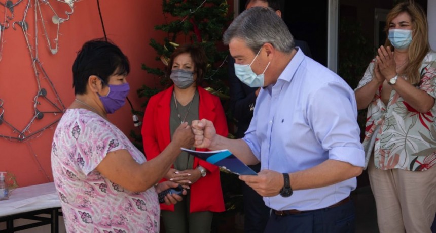 Entrega de créditos Rucalhué en Luan Toro