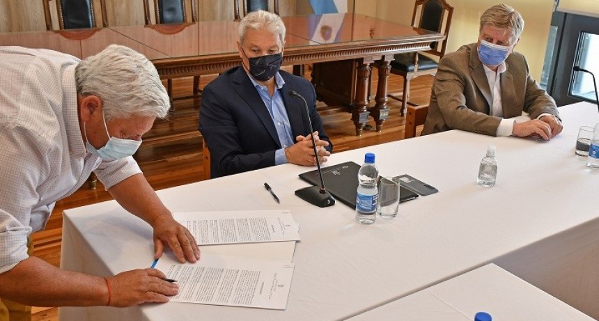LOVENTUE FIRMA CONVENIO POR VIVIENDAS DEL PLAN MI CASA JUNTO A OTRAS LOCALIDADES