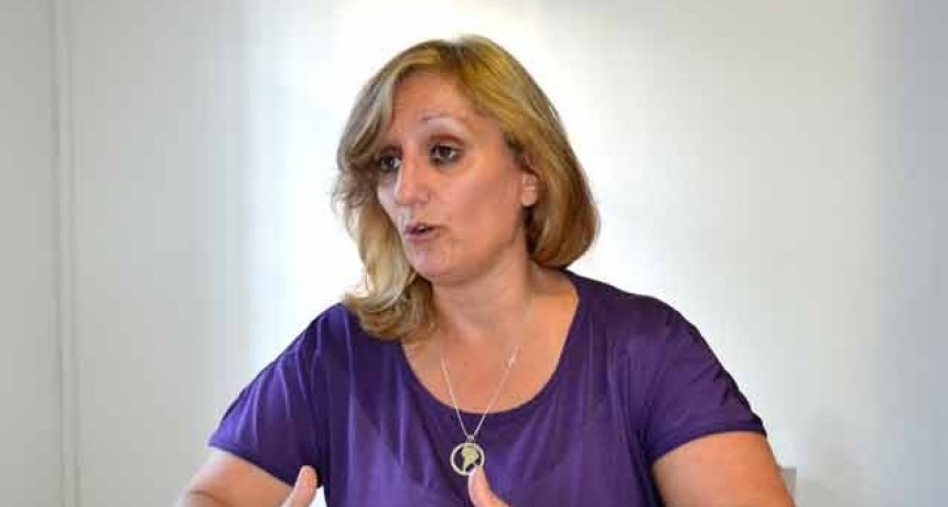 “La suma que ofreció el gobierno de 45 mil pesos es el doble de la del año pasado, pero le solicitamos que mejore esa oferta por la fuerte inflación actual”, reveló Roxana Gugliara, Secretaria de UTELPA