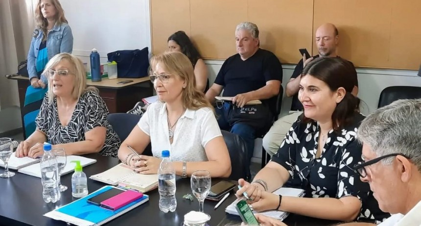 El gobierno mejoró la oferta y acordaron la paritaria estatal y docente